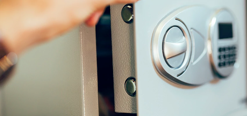 Fingerprint Safe Openers in Colusa, CA